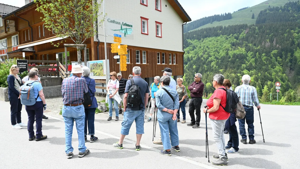Wanderung zur Ahornkapelle (Foto: Fredi Weber) Wanderung zur Ahornkapelle (Foto: Fredi Weber)