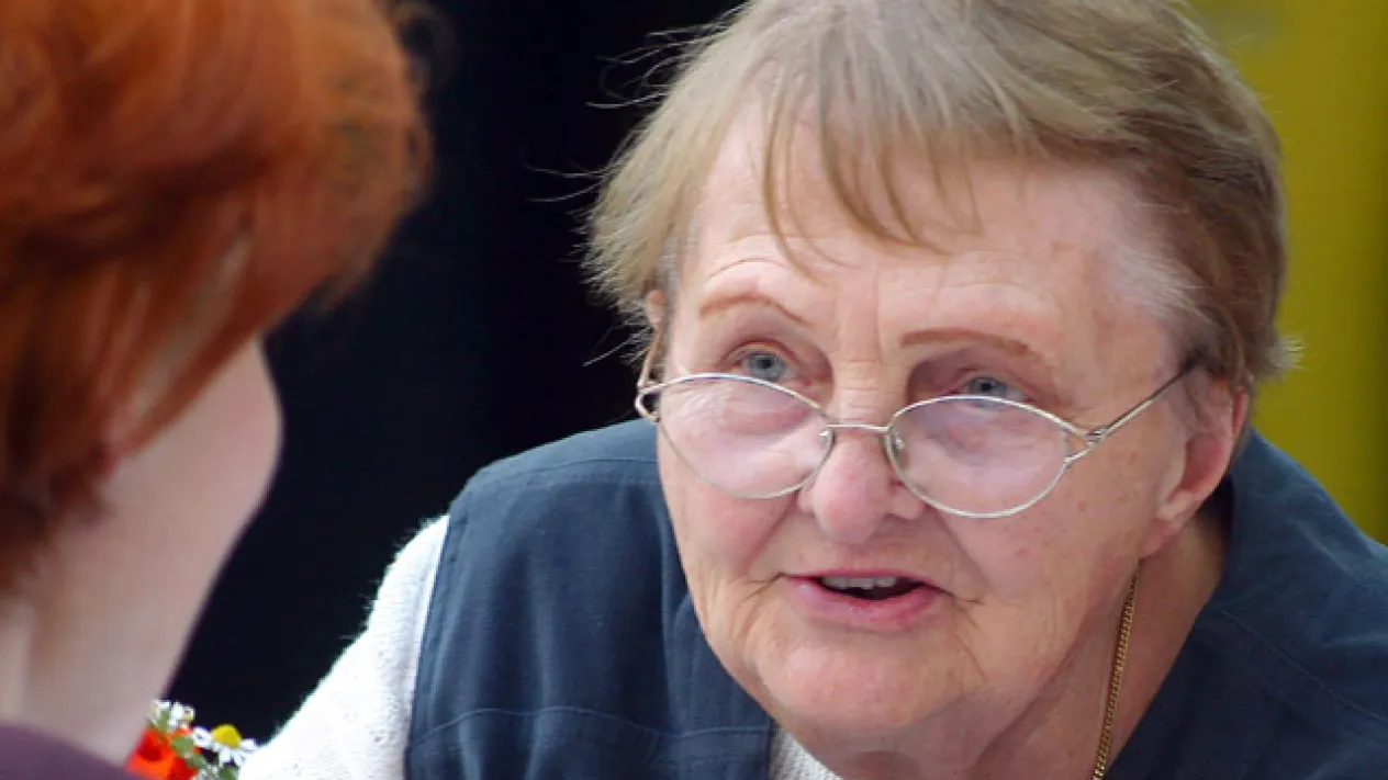 Gespräch (Foto: Kirchenweb Bilder) Gespräch (Foto: Kirchenweb Bilder)