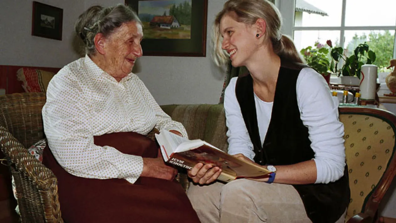 Hausbesuch (Foto: Kirchenweb Bilder) Hausbesuch (Foto: Kirchenweb Bilder)