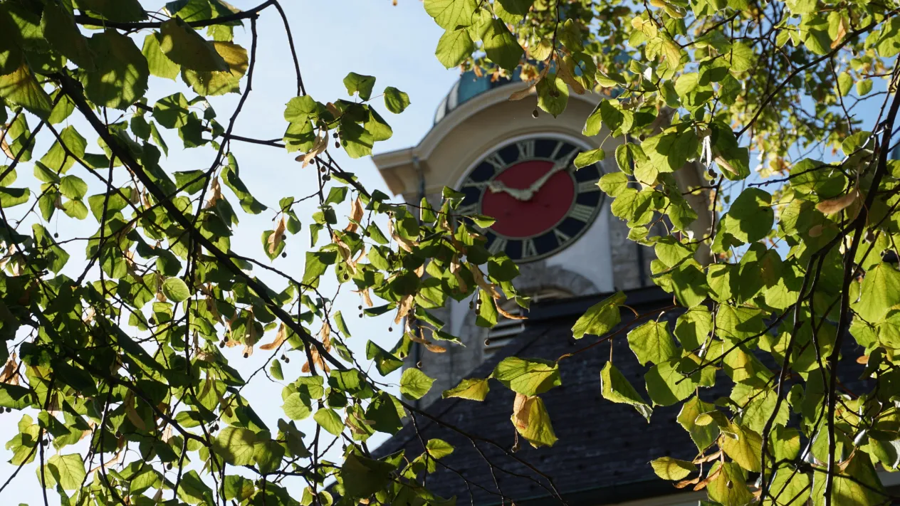 Kirchenuhr Haldenbüel (Foto: Samuel Krucker) Kirchenuhr Haldenbüel (Foto: Samuel Krucker)